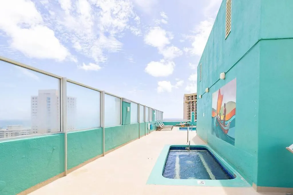 Apartment Stylish, Newly Renovated Condo Near Waikiki Beach! Honolulu