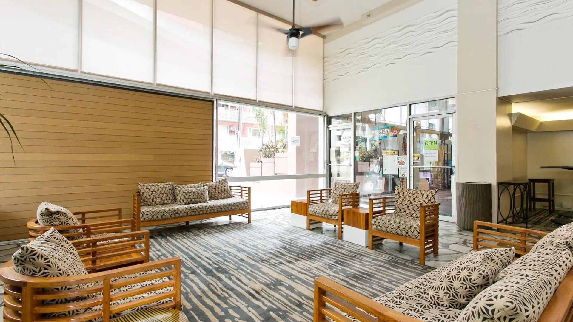 Apartment Stylish, Newly Renovated Condo Near Waikiki Beach! Honolulu