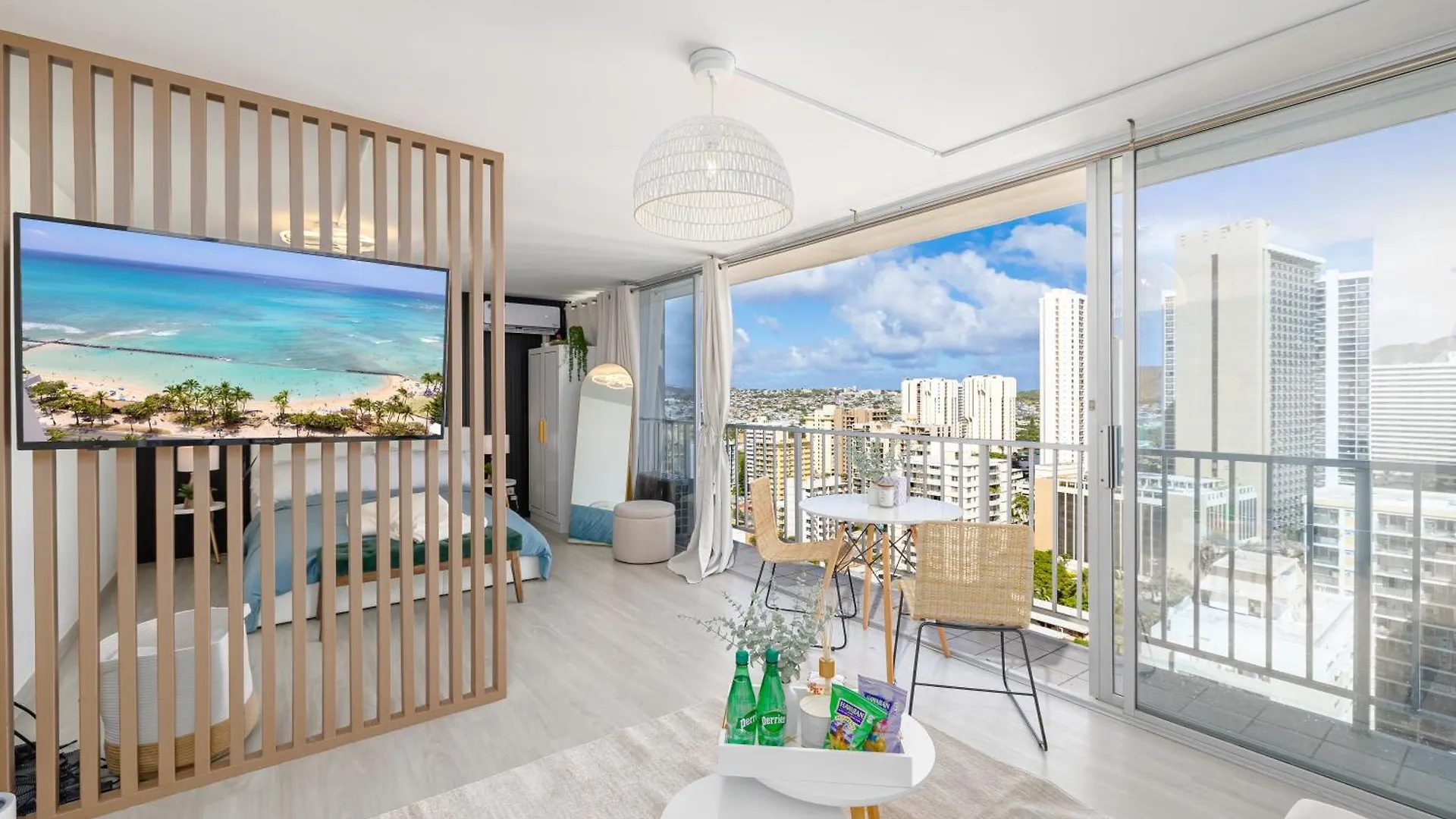 Stylish, Newly Renovated Studio Near Waikiki Beach! contacts