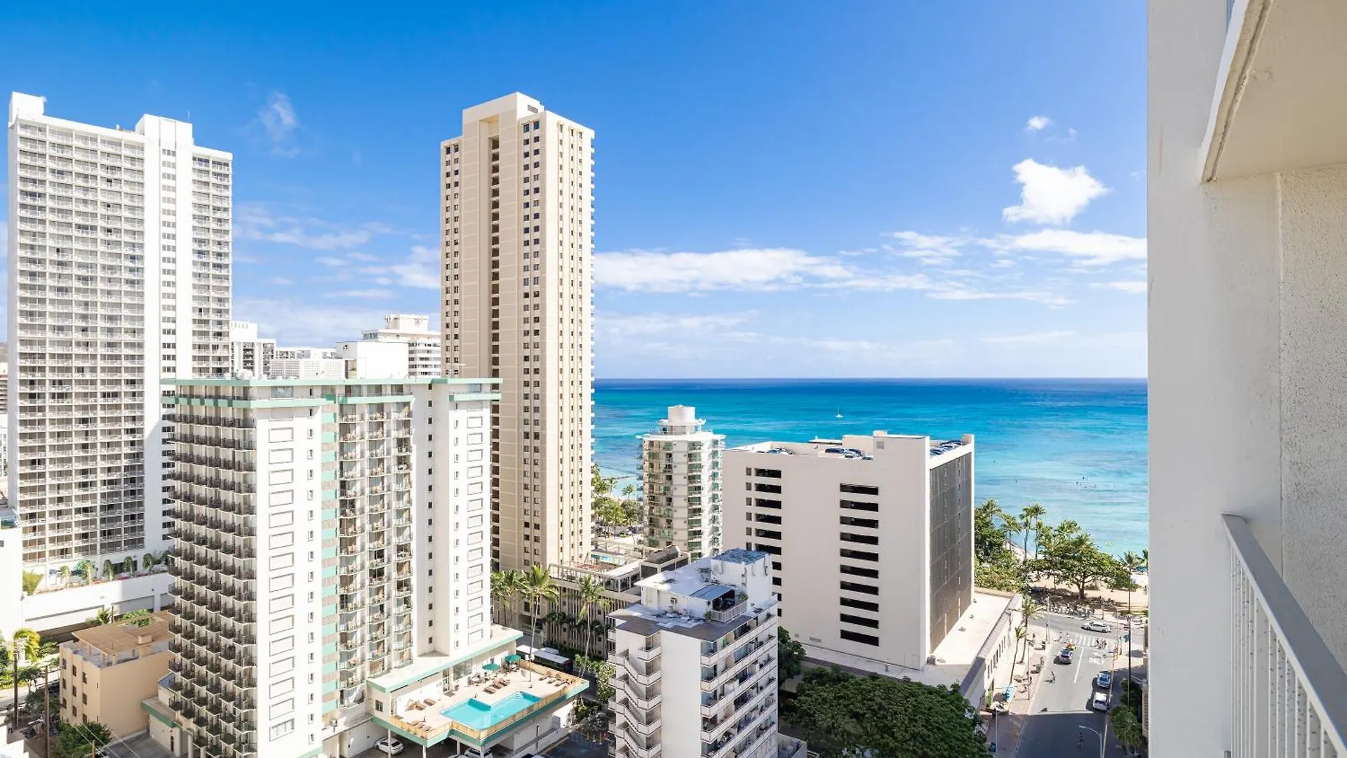 Stylish, Newly Renovated Condo Near Waikiki Beach! Honolulu Apartment