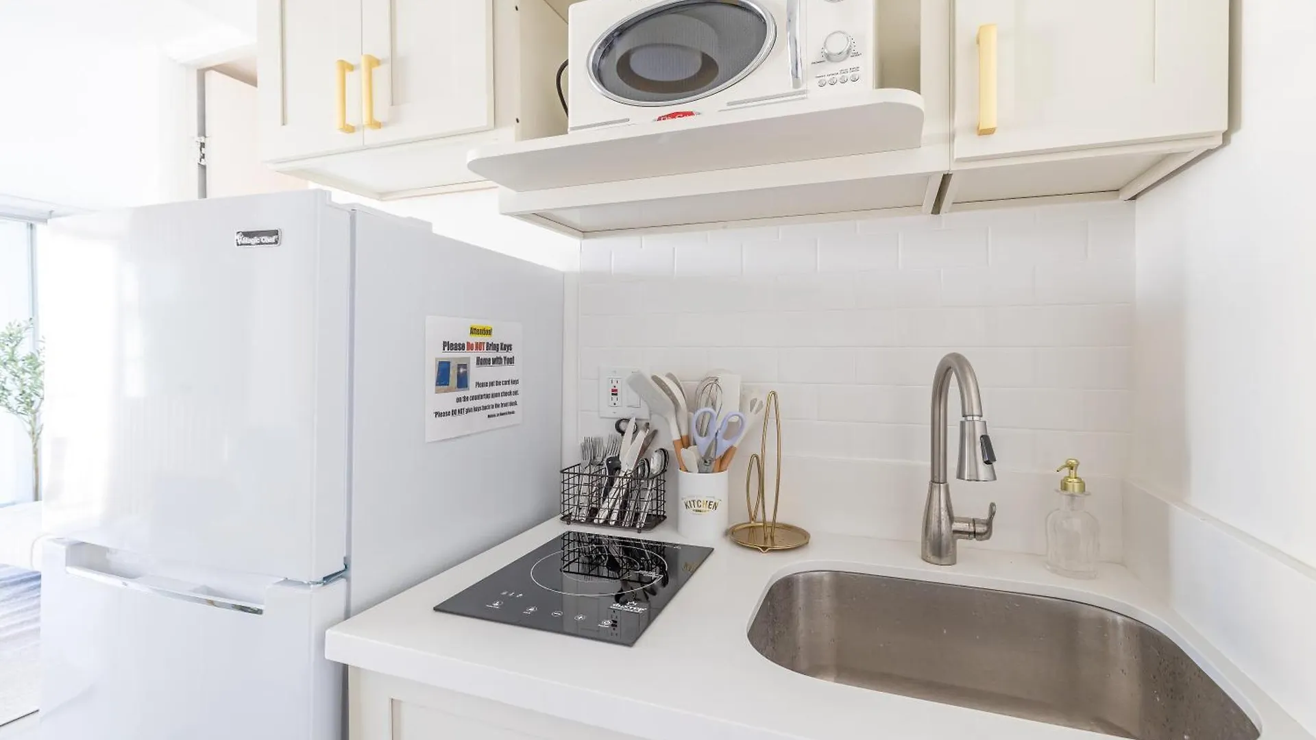 Apartment Stylish, Newly Renovated Condo Near Waikiki Beach! Honolulu